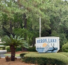 100 Mathews Dr, Unit #17 in Hilton Head Island, SC - Foto de edificio - Building Photo