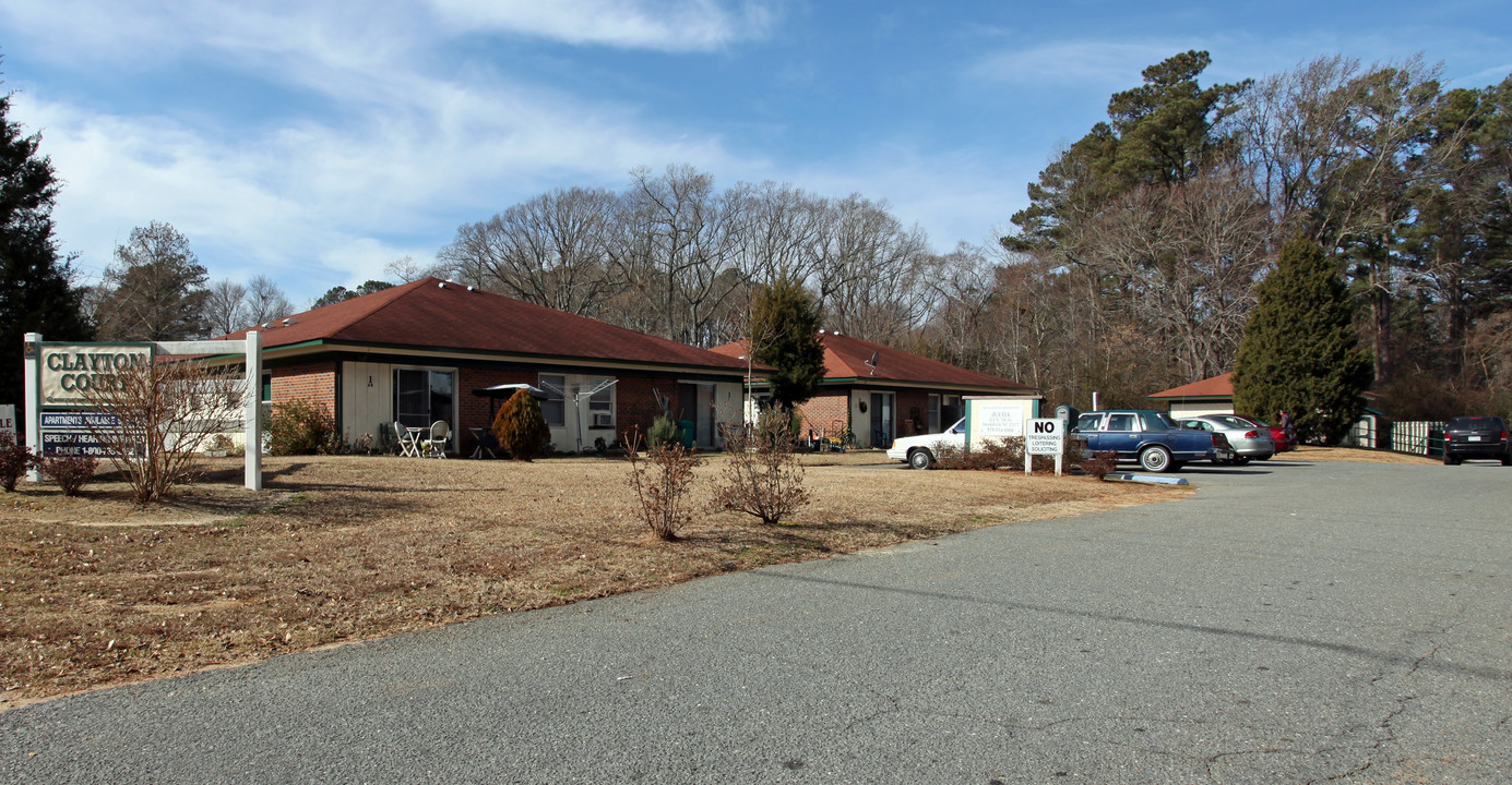 600 N Oneil St in Clayton, NC - Foto de edificio
