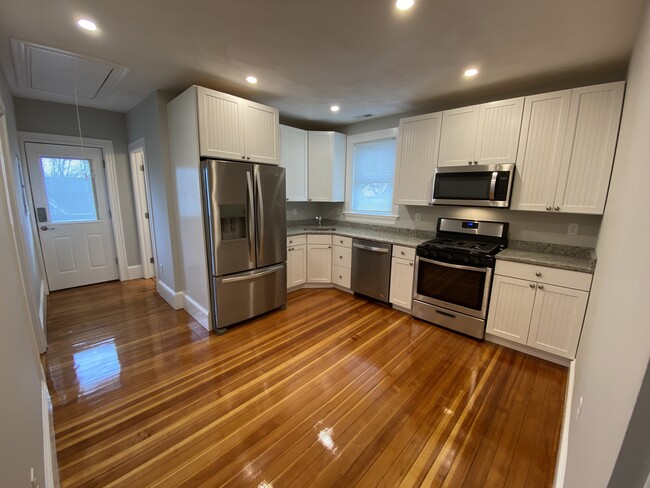 307 Highland Ave, Unit 1 in Somerville, MA - Foto de edificio - Building Photo