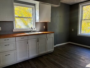 908 Haynes St in Akron, OH - Building Photo - Building Photo