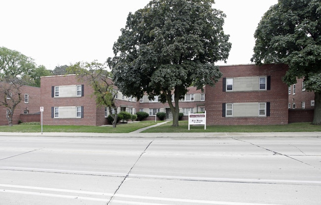 Grace Apartments in Wauwatosa, WI - Foto de edificio - Building Photo