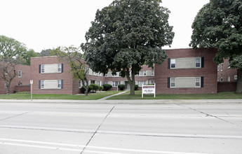 Grace Apartments in Wauwatosa, WI - Building Photo - Building Photo