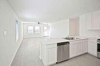 1601 Tiptop Mdw in New Braunfels, TX - Building Photo - Building Photo