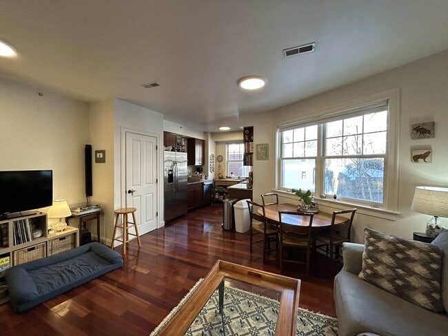 43 Pitman St in Somerville, MA - Building Photo - Building Photo