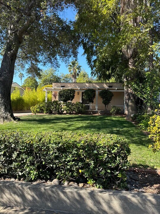 1549-1551 Mar Vista Ave in Pasadena, CA - Building Photo