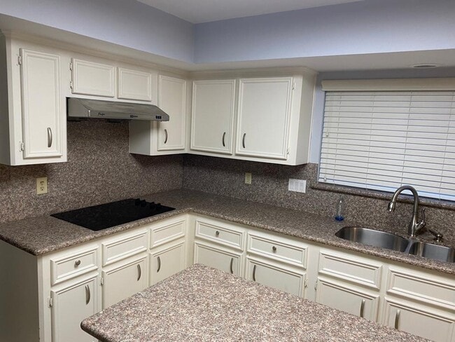 12800 Briar Forest Dr in Houston, TX - Building Photo - Building Photo
