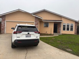 1905 Roth Ct in Turlock, CA - Building Photo