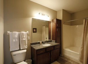 Harbor Island Apartments in Memphis, TN - Building Photo - Building Photo