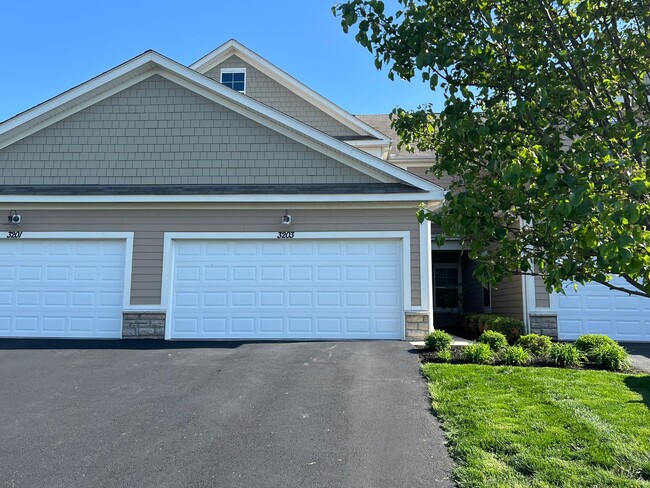 3203 Rossmore Cir in Powell, OH - Foto de edificio - Building Photo