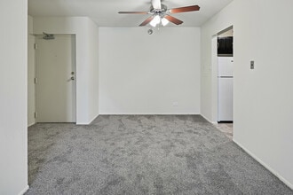 ReNew Lake Arlington in Wheeling, IL - Building Photo - Building Photo