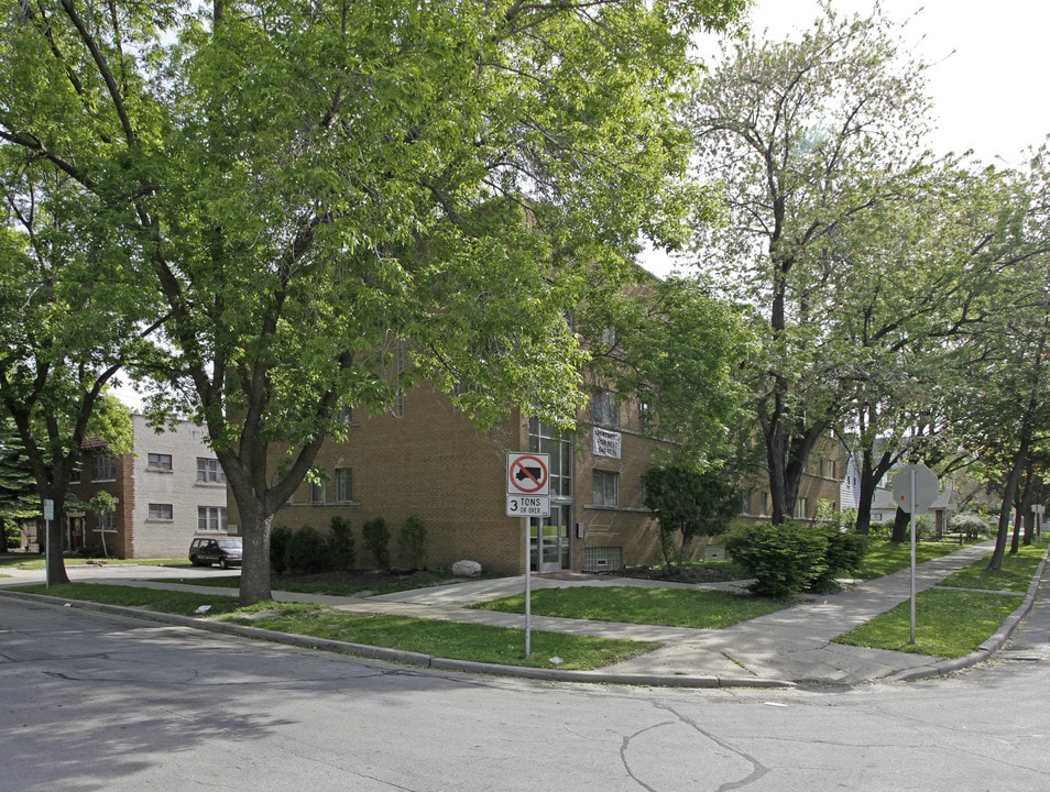 3620 W Kilbourn Ave in Milwaukee, WI - Building Photo