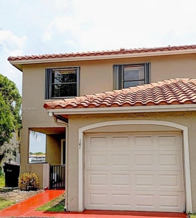 2531 W 60th Pl in Hialeah, FL - Foto de edificio - Building Photo