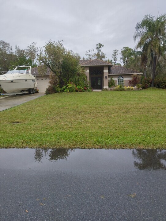 7831 Deni Dr in North Fort Myers, FL - Building Photo
