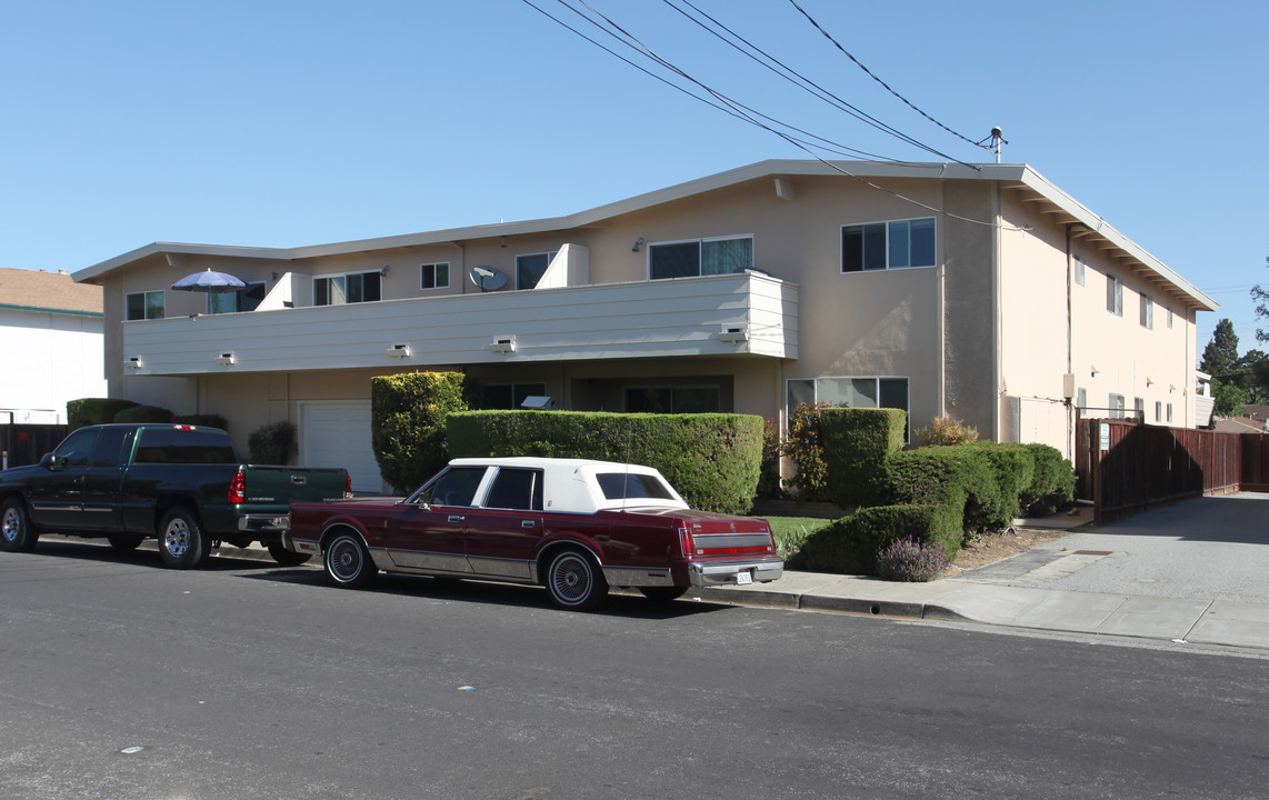 1525 Regent St in Redwood City, CA - Building Photo