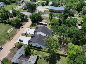 204 Booker T Washington St in Conroe, TX - Building Photo - Building Photo