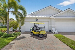 14582 Edgewater Cir in Naples, FL - Building Photo