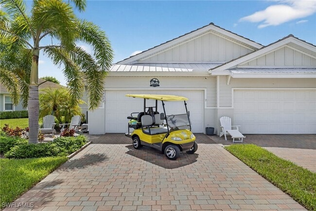 property at 14582 Edgewater Cir