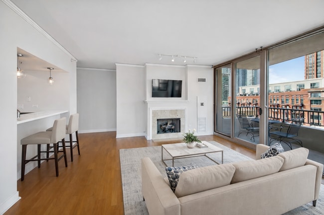 200 N Jefferson St, Unit 806 in Chicago, IL - Foto de edificio - Building Photo