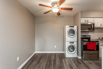 Teak in Sioux Falls, SD - Building Photo - Interior Photo