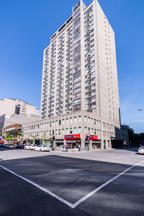 Place Du Fort in Montréal, QC - Foto de edificio