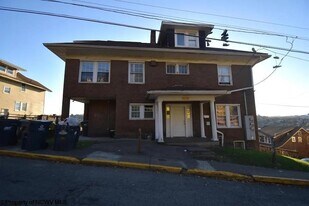 678 Spruce St in Morgantown, WV - Building Photo