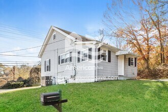 693 Arlington Rd in Greer, SC - Foto de edificio - Building Photo