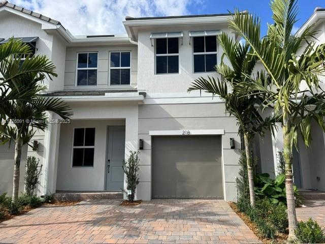 218 SW 170th Ave in Pembroke Pines, FL - Building Photo