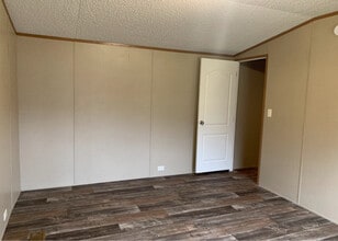 311 NE Burgess St in Topeka, KS - Building Photo - Building Photo