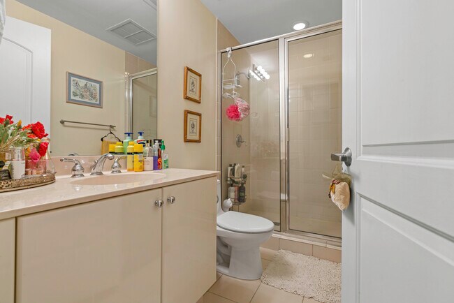 801 S Olive Ave, Unit 1415 in West Palm Beach, FL - Building Photo - Building Photo