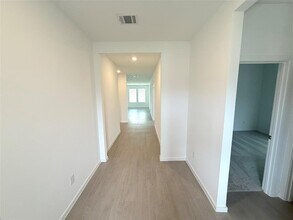 423 Amy St in Angleton, TX - Building Photo - Building Photo