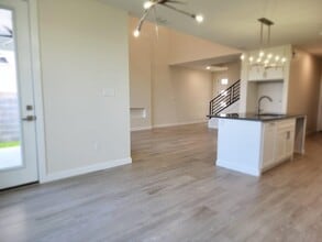 7506 Cresta Bella St in Laredo, TX - Foto de edificio - Building Photo