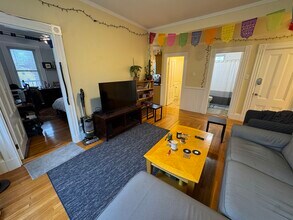 176 Elm St, Unit 3 in Cambridge, MA - Building Photo - Building Photo