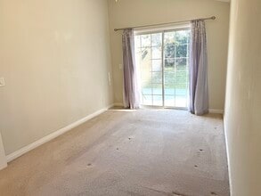 10202 Jardine Ave in Sunland, CA - Foto de edificio - Building Photo