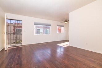 1069 Chalcedony St in San Diego, CA - Building Photo - Building Photo