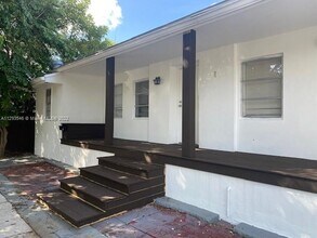 551 NW 41st St-Unit -1 in Miami, FL - Building Photo - Building Photo