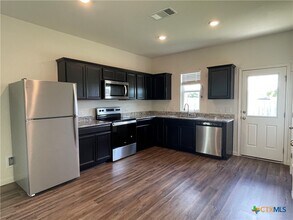 532 Peony Ct in Jarrell, TX - Building Photo - Building Photo