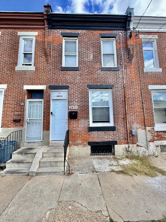 1855 E Westmoreland St in Philadelphia, PA - Building Photo