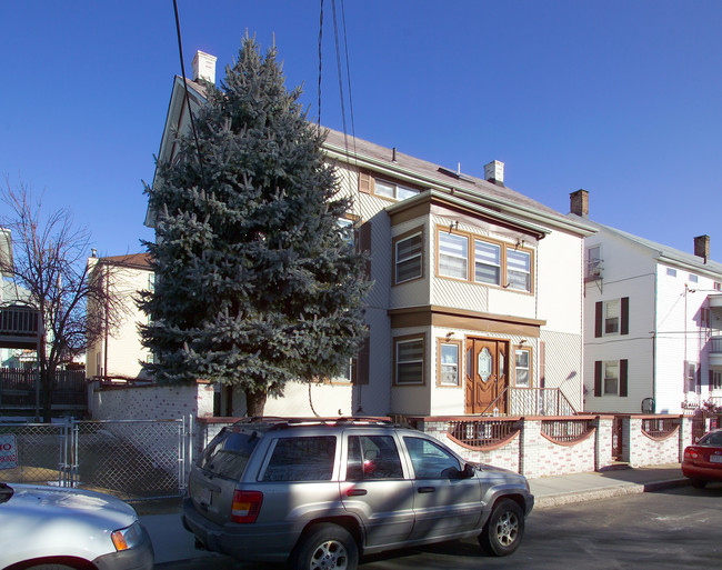 16 Platt St in Fall River, MA - Foto de edificio - Building Photo