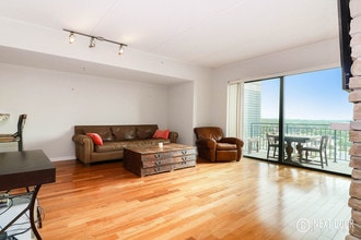 6420 Double Eagle Dr in Woodridge, IL - Building Photo - Building Photo