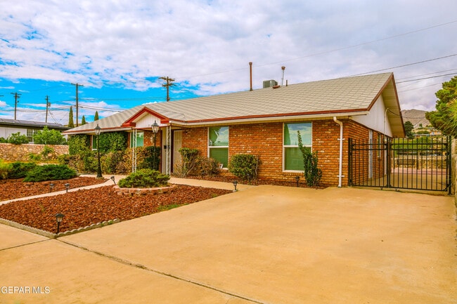 5822 Beaumont Pl in El Paso, TX - Building Photo - Building Photo