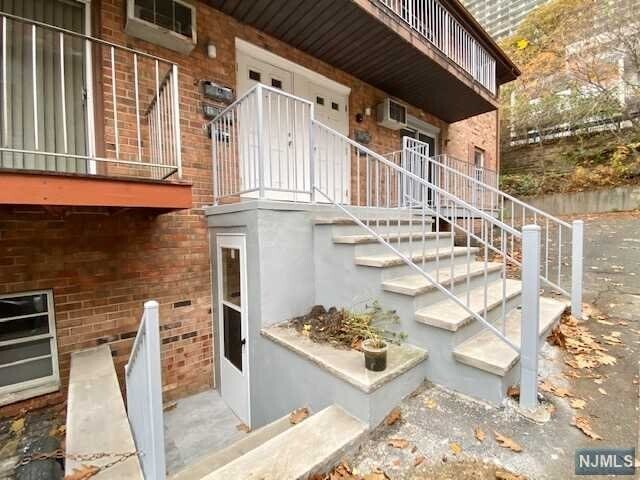 12 Burdette Ct-Unit -4 in Edgewater, NJ - Foto de edificio