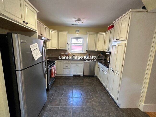 21 Irving St, Unit 2A