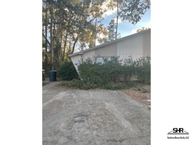 property at 10049 Hillview Rd