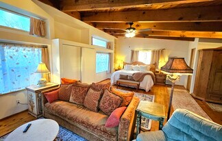 409 La Joya Rd, Unit B in Santa Fe, NM - Building Photo