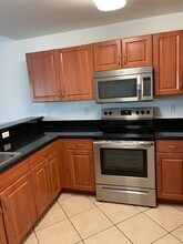 11202 NW 83rd St in Doral, FL - Foto de edificio - Building Photo