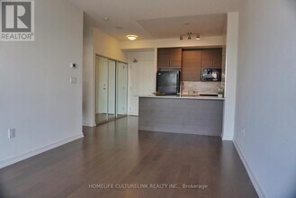70 Forest Manor Rd in Toronto, ON - Building Photo - Building Photo