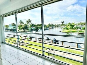 1004 Pine Dr in Pompano Beach, FL - Building Photo - Building Photo