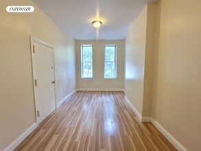 656 MacDonough St in Brooklyn, NY - Foto de edificio - Building Photo