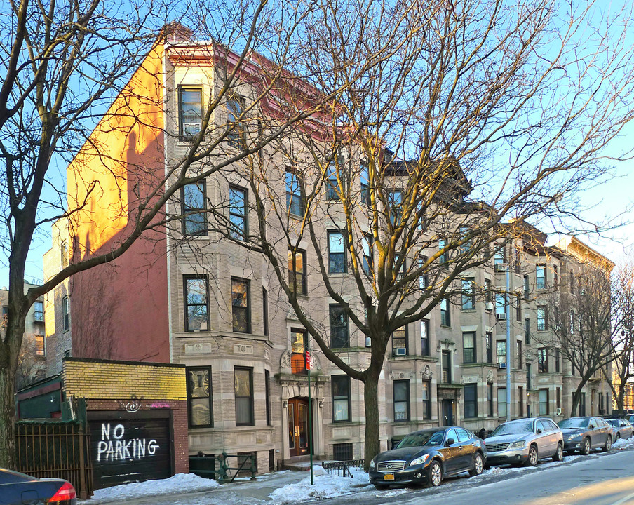 556 Dean St in Brooklyn, NY - Building Photo