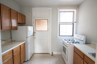 627 W Cornelia Ave in Chicago, IL - Building Photo - Building Photo